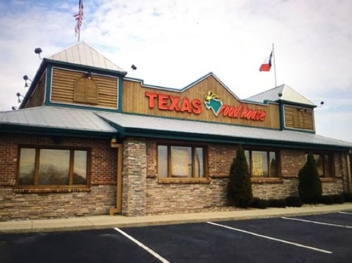 Restaurant in Monroeville after professional commercial cleaning.